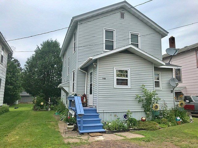 1st image of 748 Leonard St
