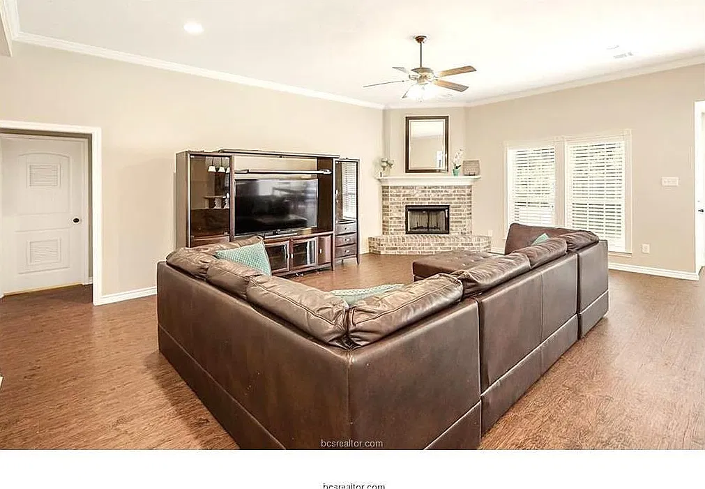 4 bed, 1825 sqft, $2,250 — Photo 3