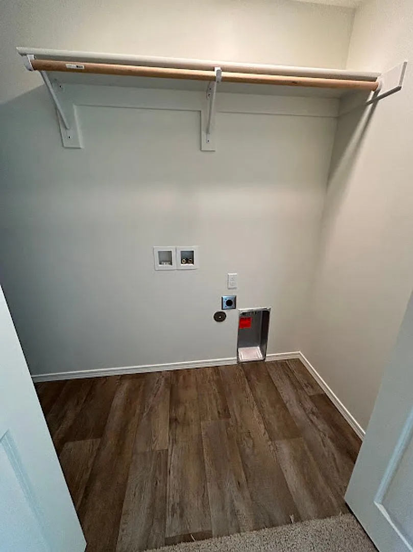 Town Home for Rent! — Photo 2