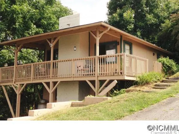 209 Lloyds Mountain Rdg, Waynesville, NC 28786