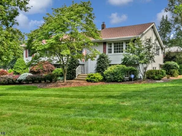 36 Saratoga Dr, Oakland Boro, NJ 07436