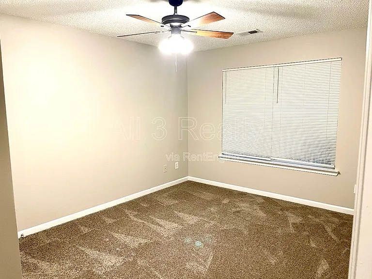 311 Coral Cir — Photo 14