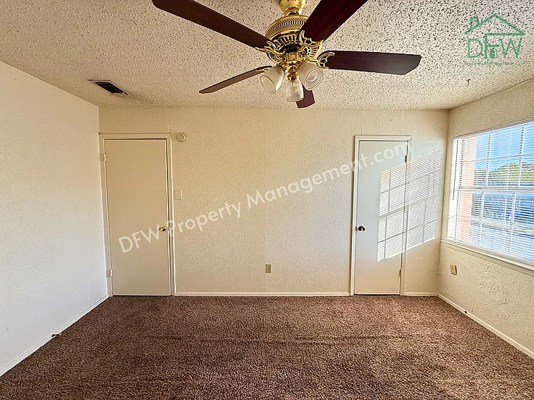 1021 Pleasant Valley Ln — Photo 7