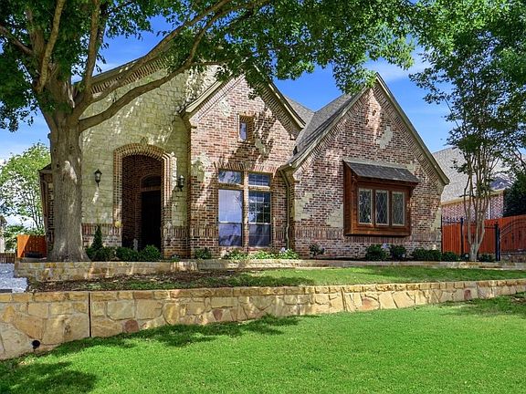 3rd image of 620 Highview Ln
