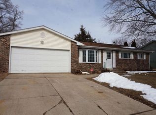 3207 W Saymore Ln, Peoria, IL 61615