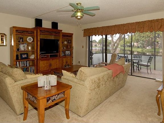 3rd image of 251 Jacaranda Dr