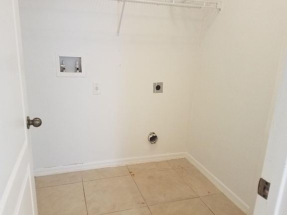 4th image of 423 Chamonix Ave S
