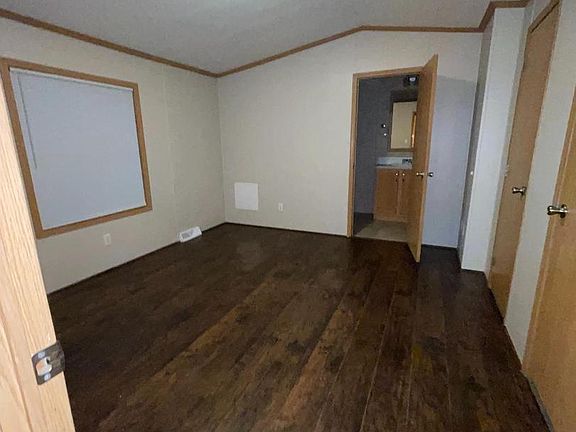 5th image of 116 Seneca Ave
