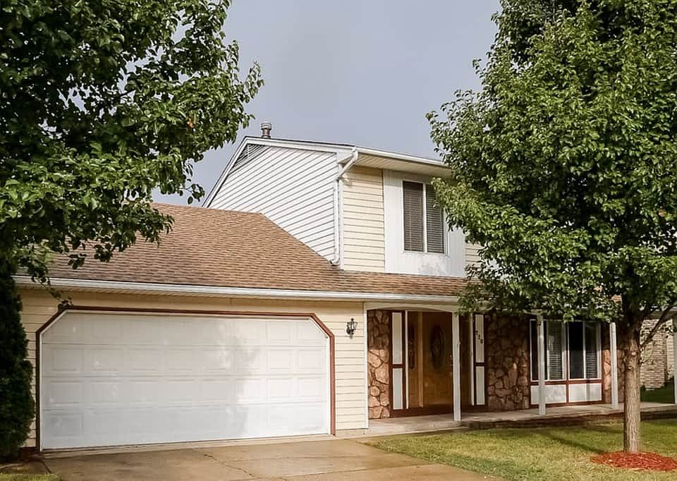 1st image of 220 Briarwood Dr