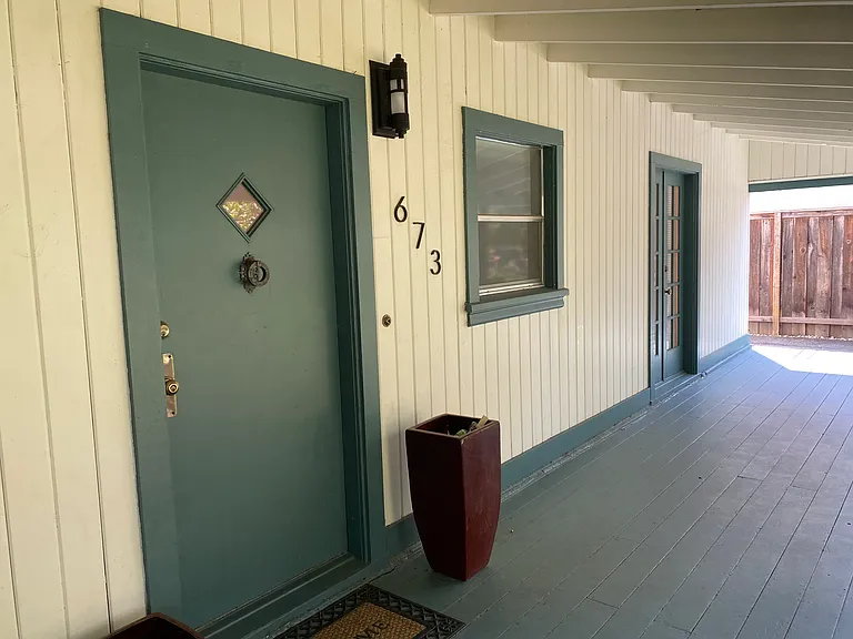 673 College Ave — Photo 2