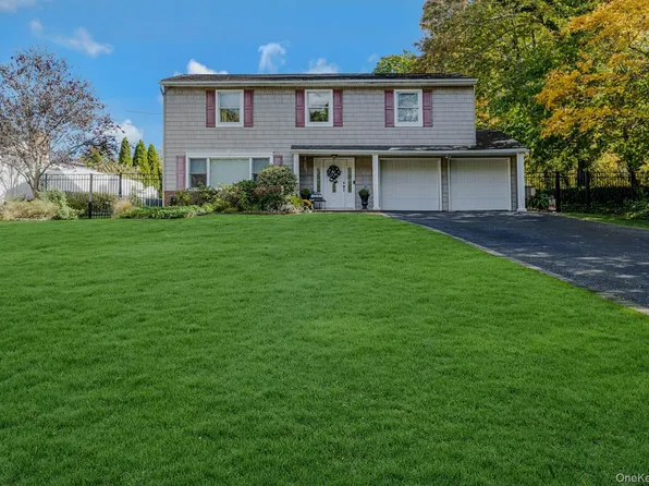 89 Walnut Street, Lake Grove, NY 11755