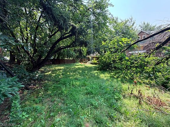 2nd image of 318 E 38Th St