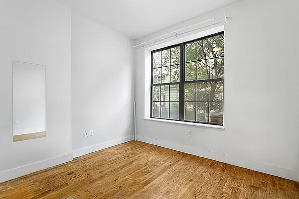 Rented by Safdie Realty Group | media 5