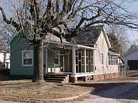 1st image of 905 Jefferson Ave