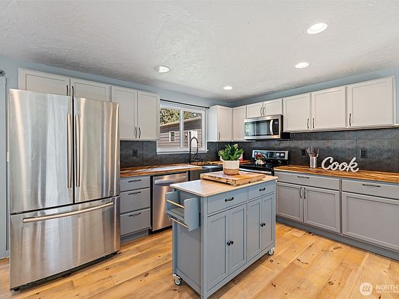5th image of 16020 70th Avenue E