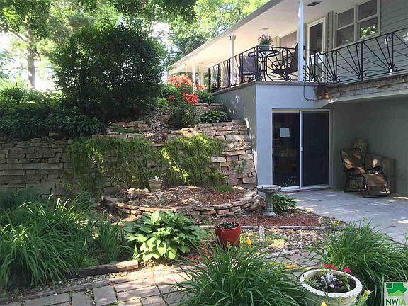 3rd image of 3226 Laurel Ave