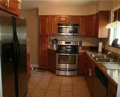 5th image of 635 Gordon Dr