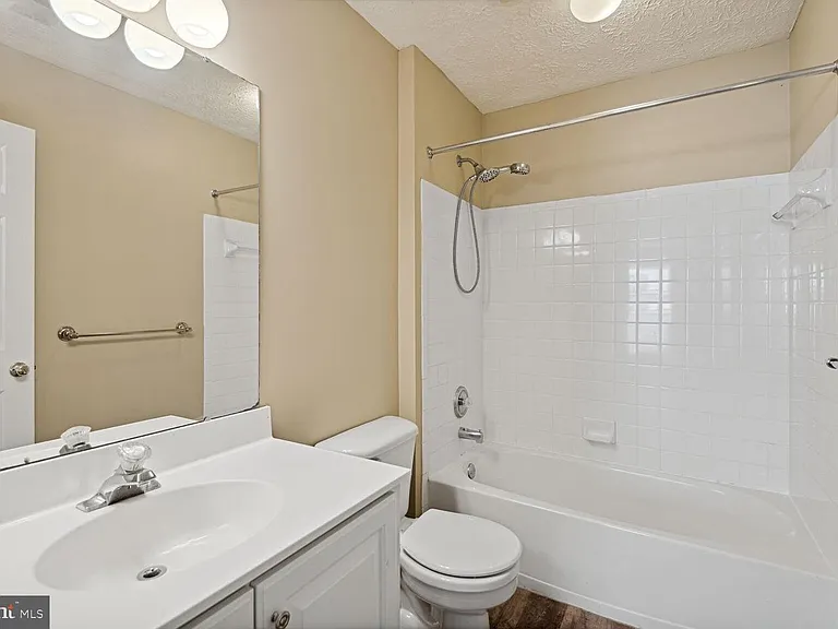 8322 Lyndhurst St — Photo 33