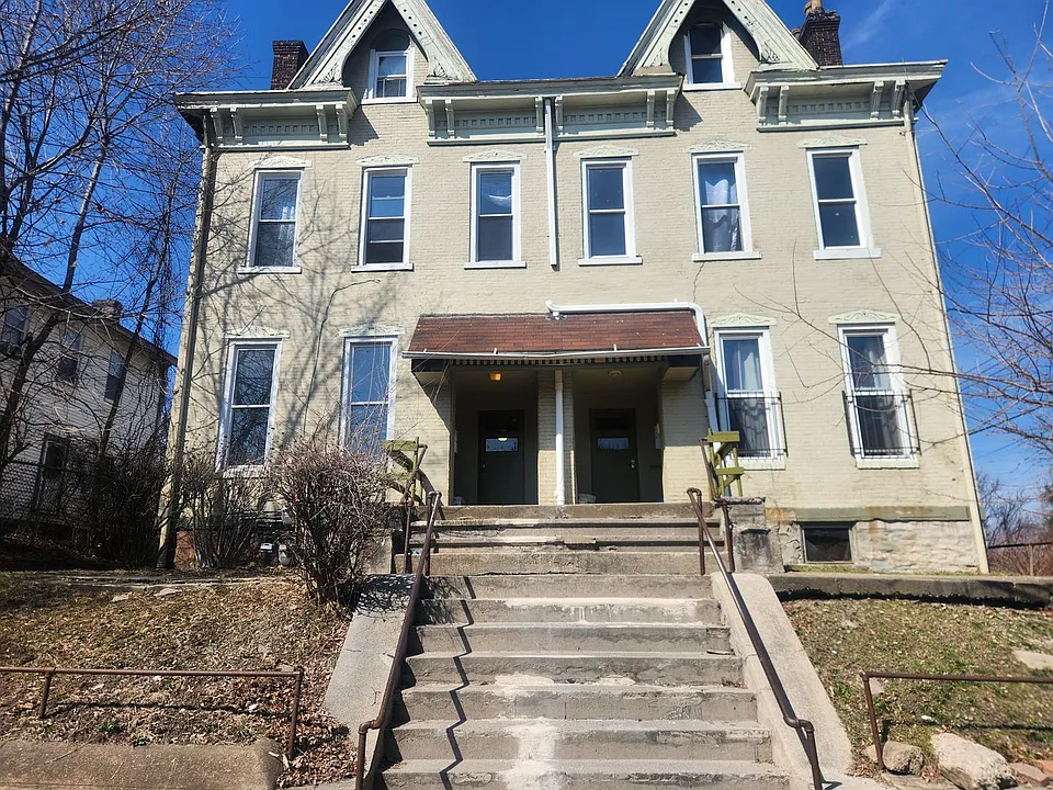621-623 Lincoln Avenue