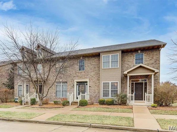 512 Queens Court Pl, Saint Peters, MO 63376