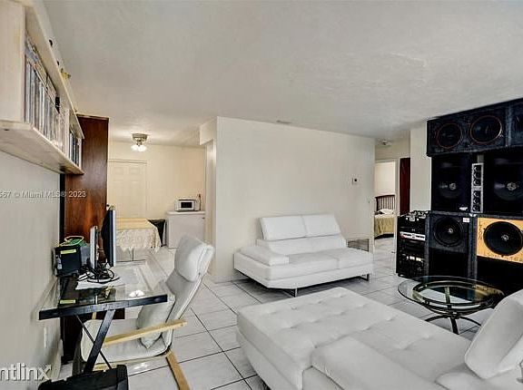 4th image of 204 Southwest St #24