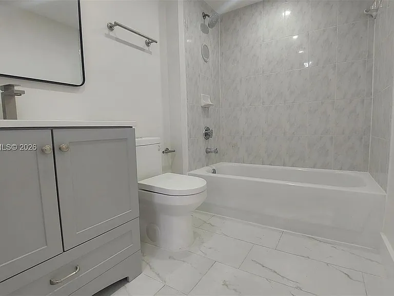 2642 Collins Ave #408 — Photo 8