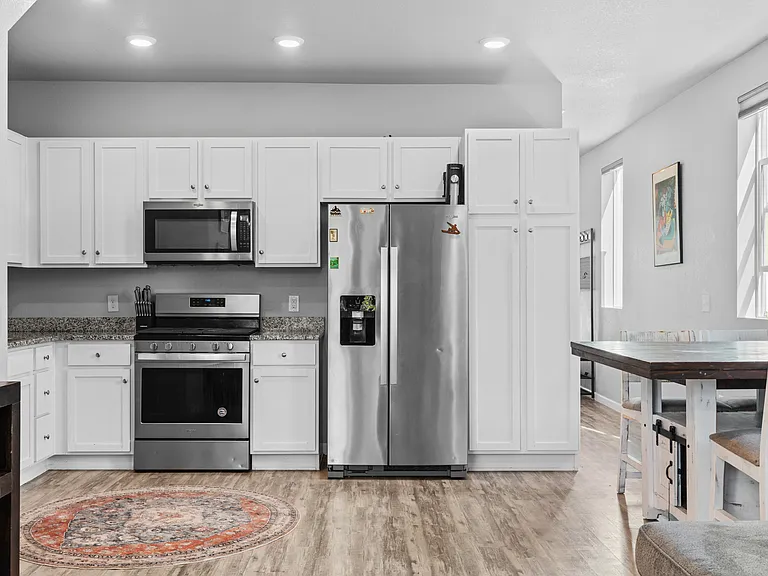 1144 Oak Cir — Photo 17