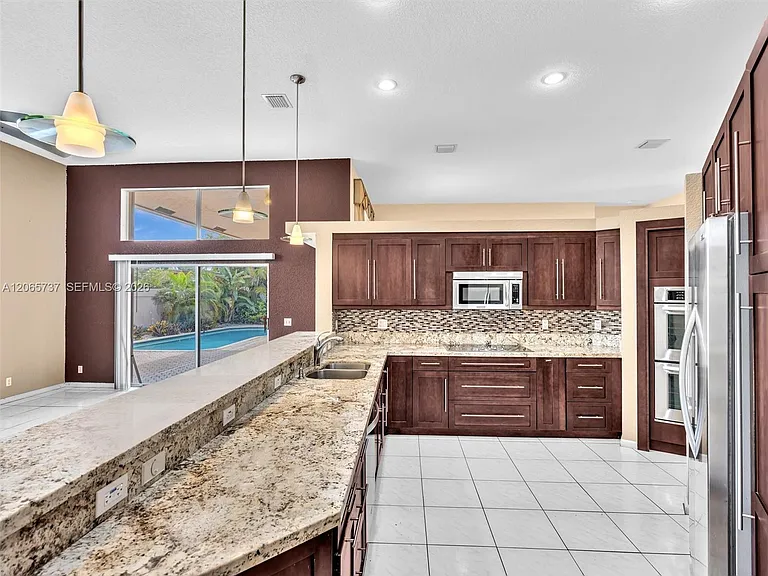 11335 Lake Shore Dr — Photo 6