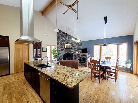 3rd image of 7966 Island Rd