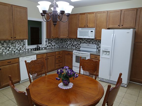 4th image of 129 Idlewild Rd