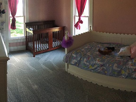 Upstairs bedroom 
