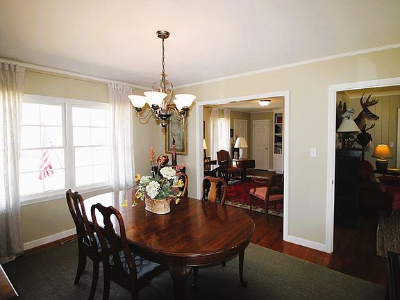 5th image of 905 Maplewood Dr