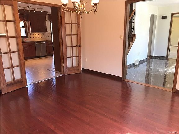 5th image of 401 Hawthorne Pl
