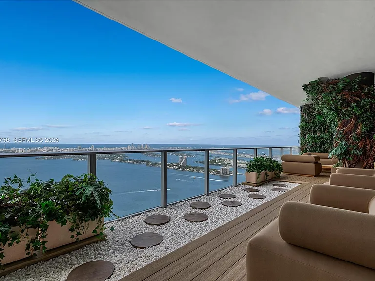700 NE 24th St #Penthouse 5902 — Photo 24