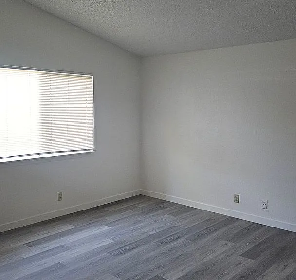385 Portsmouth Ave — Photo 32