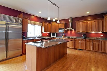 5th image of 1055 W Wood St