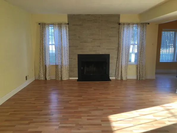 49 Whitby Cir, Somerset, NJ 08873