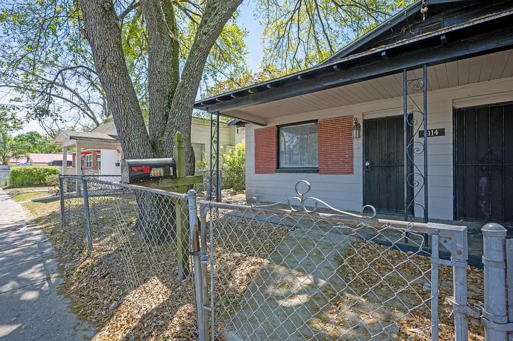 4114 Moncrief Rd — Photo 2