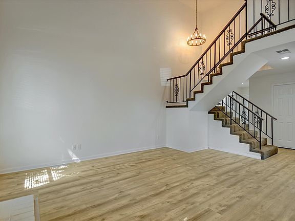 Vaulted ceiling in the living room