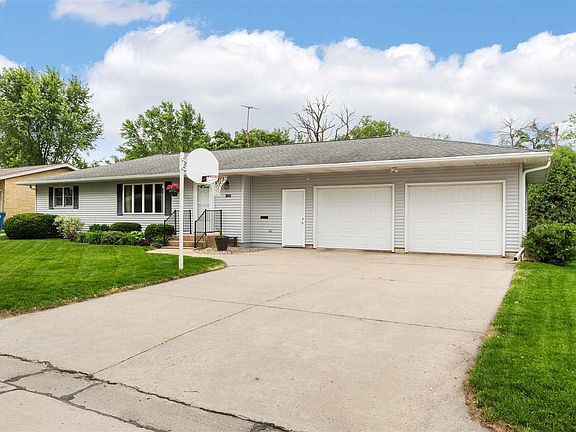 2nd image of 300 Southhaven Dr