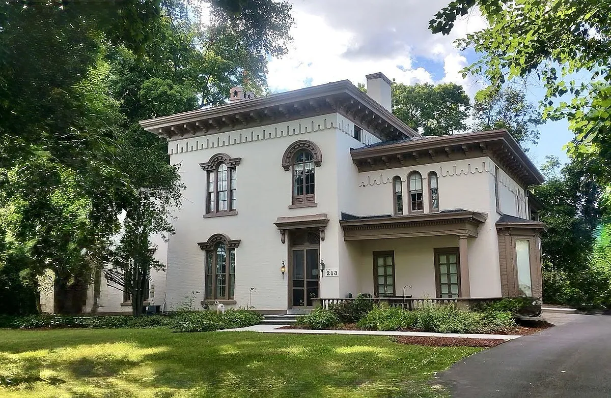 Building Photo - Highland Ave