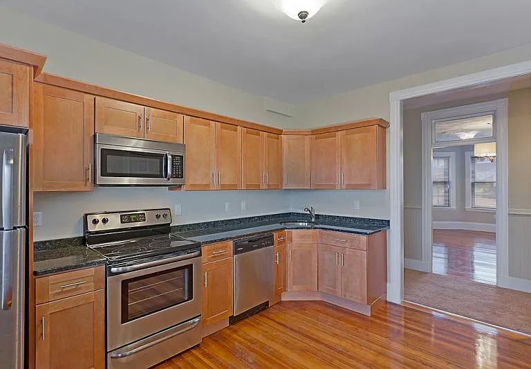 94 Gladstone St #3 — Photo 1