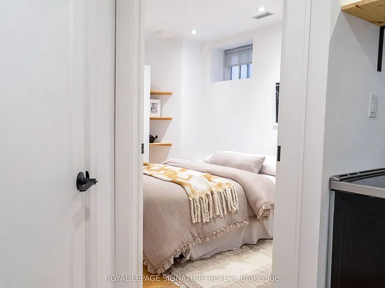10 Wilfrid Ave #LOWER — Photo 14