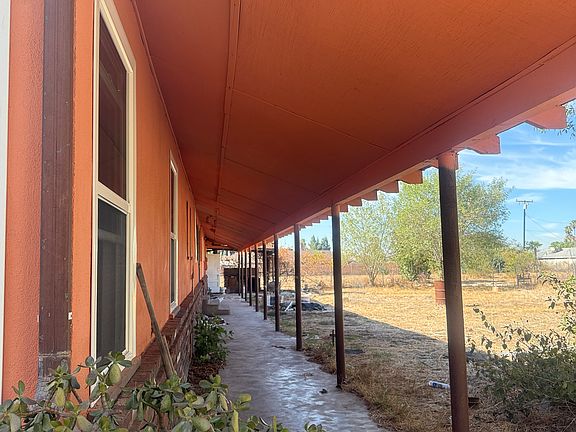 5th image of 706 N Eucalyptus Ave