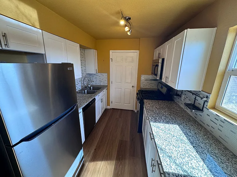 2720 Salt Lake St — Photo 8