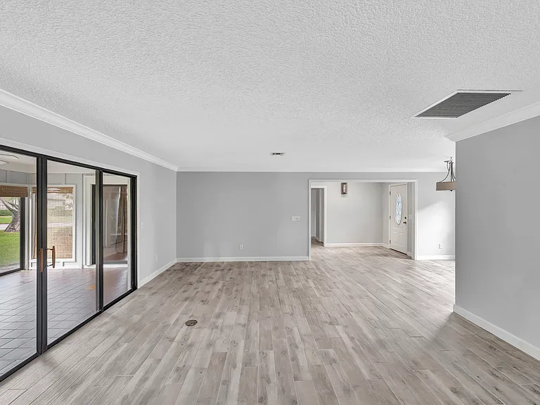 121 Prestwick Cir — Photo 27
