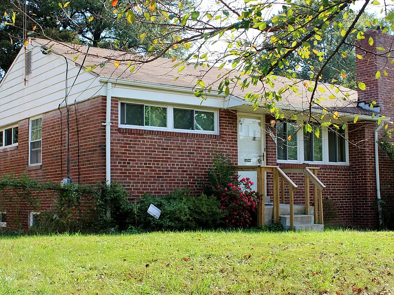 6705 Forest Hill Dr — Photo 3