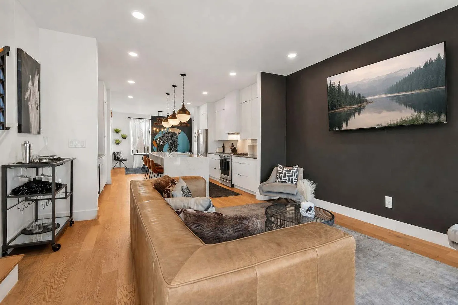 3 bed, 3.0 bath, 2077 sqft, $6,945 — Photo 3