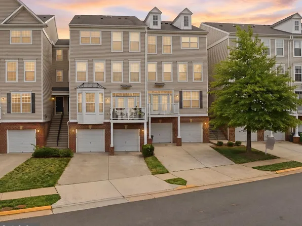 13666 Salk St #136, Oak Hill, VA 20171