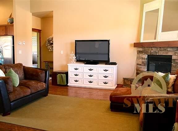 5th image of 55 Thatch Wood Ln